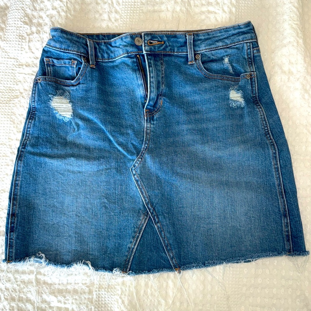Old Navy denim Jean skirt. Size 6.